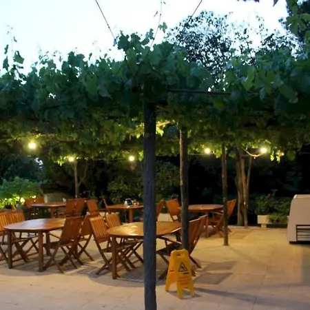 Hotel Babylon Gardens Apart