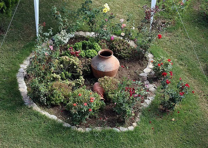 Babylon Gardens Apart * Menderes