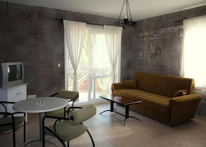 Babylon Gardens Apart * Menderes